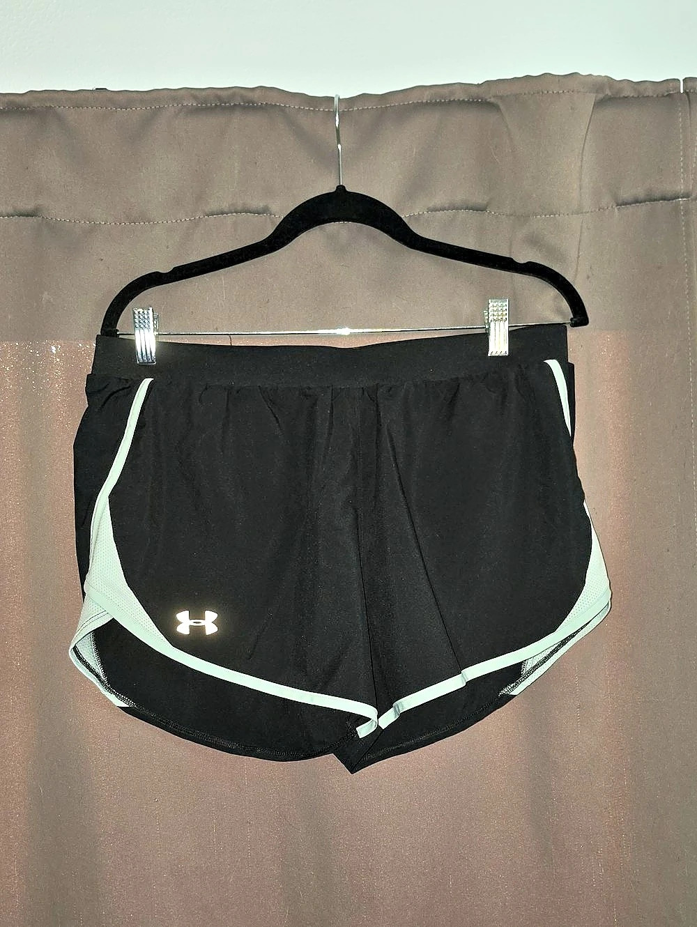 Under Armour HeatGear shorts Black Athletic Shorts Size Large